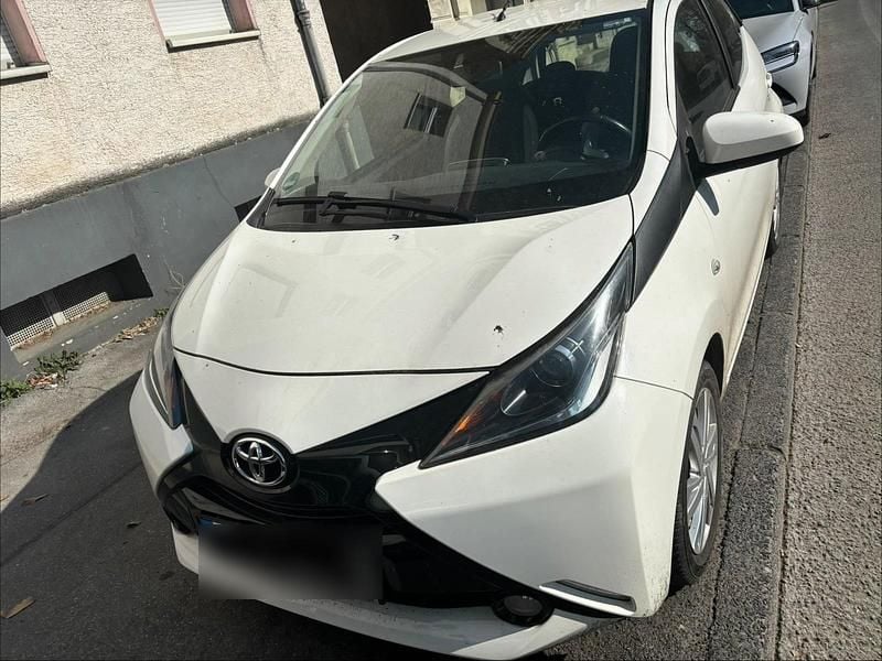 Gebraucht Toyota Aygo X-play 70 PS (51 kW) 2017 Weiß Kleinwagen