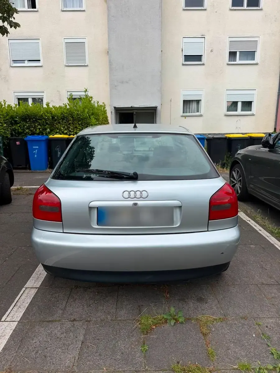 Gebraucht Audi A3 Attraction 101 PS (74 kW) 1997 Silber Kleinwagen