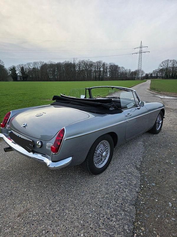 Second-hand MG B 95 CP (69 kW) 1970 Argintiu Cabrio