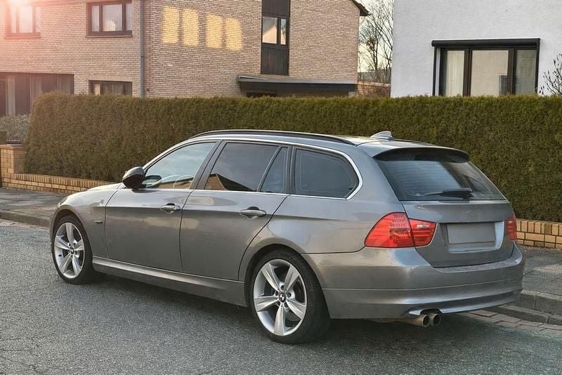 Gebraucht BMW 325 Performance 204 PS (150 kW) 2010 Grau Kombi