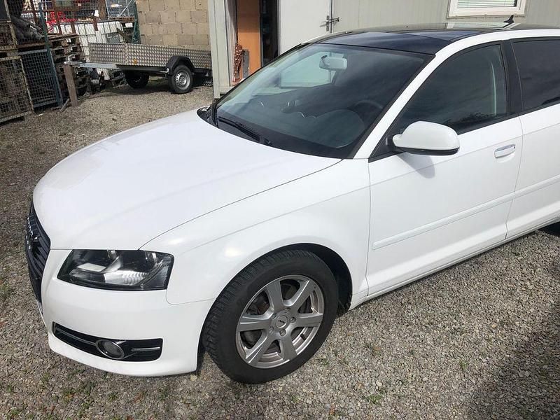 Weiß Gebraucht 2013 Audi A3 Sportback Ambition Limousine | 10.400 € (Superpreis) - Bild 1/4