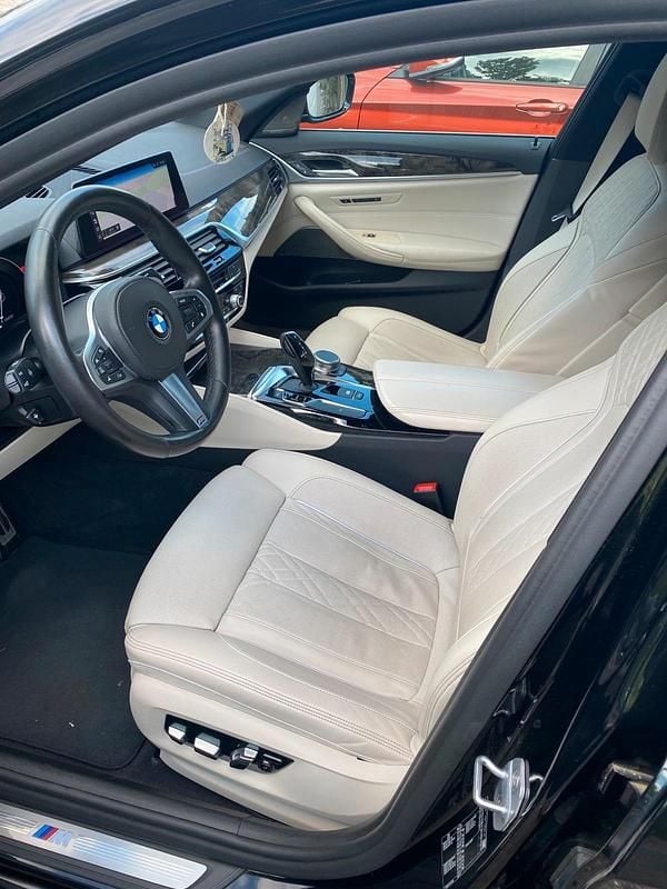 Schwarz Gebraucht 2019 BMW 520 M Sport Limousine | 35.000 € - Bild 1/4