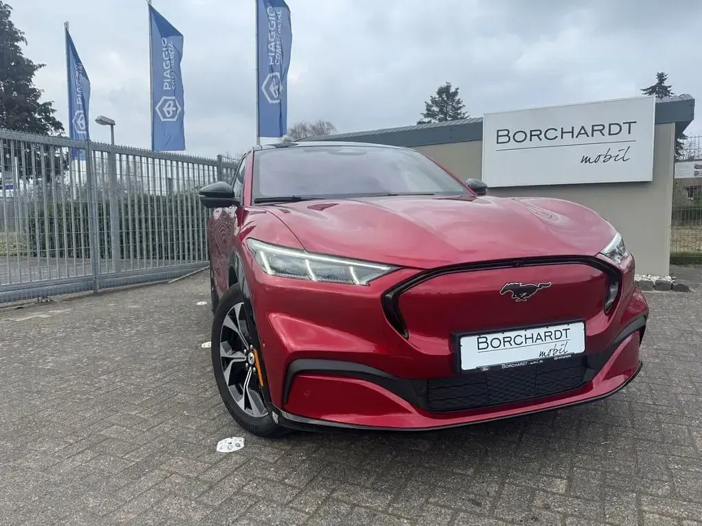 Gebraucht Ford Mustang Mach-E Premium 258 kW (351 PS) 2022 Lucidrot metallic SUV