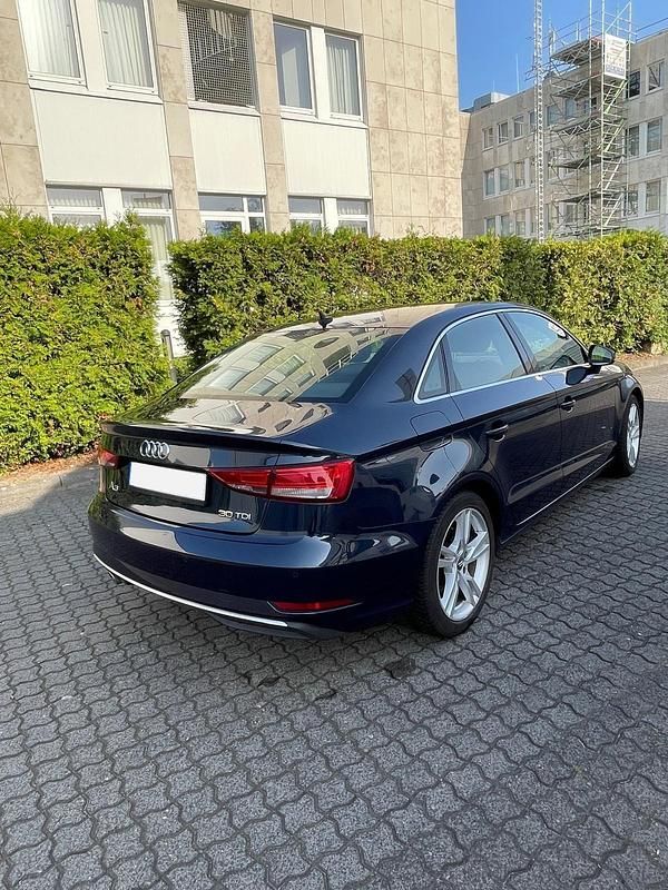 Gebraucht Audi A3 Sport 116 PS (85 kW) 2019 Blau Limousine
