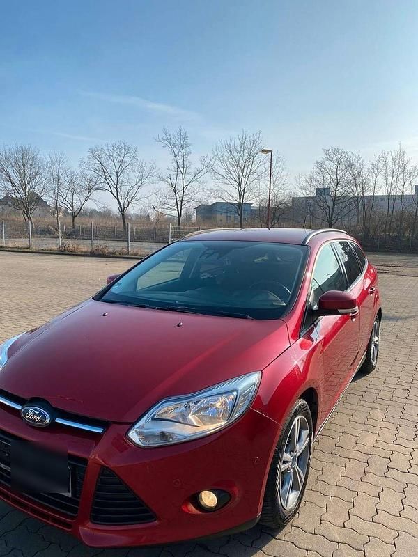 Gebraucht Ford Focus SYNC Edition 120 PS (88 kW) 2014 Rot Limousine