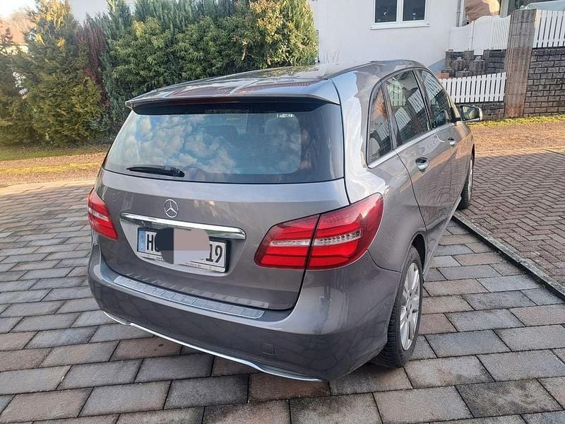 Gebraucht Mercedes B180 109 PS (80 kW) 2015 Grau Van / Kleinbus