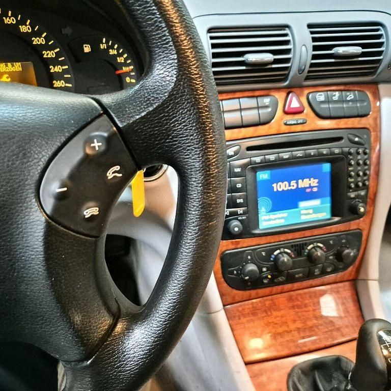 Blau Gebraucht 2000 Mercedes C180 Limousine | 1.300 € (Guter Preis) - Bild 1/4