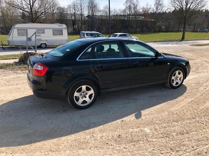 Second-hand Audi A4 136 CP (100 kW) 2001 Negru Berlinǎ