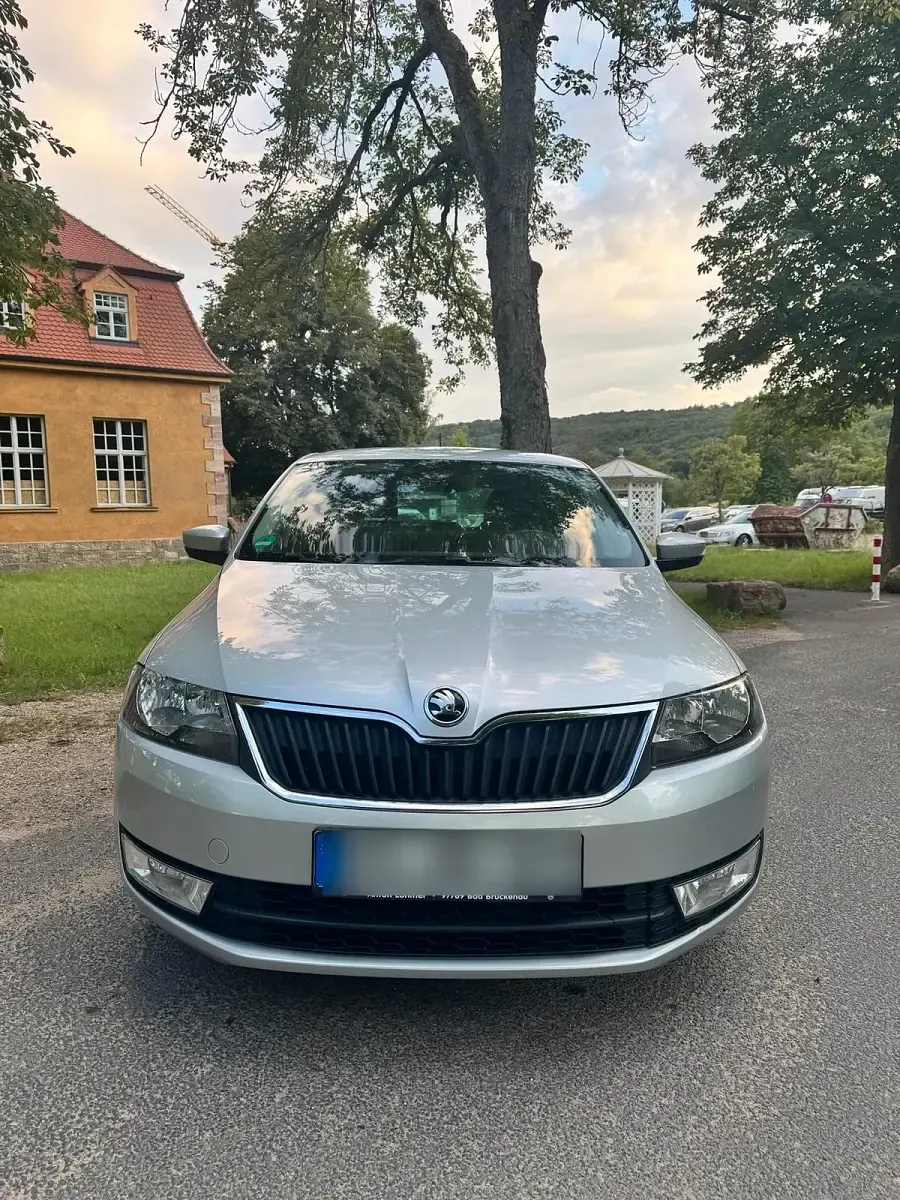 Gebraucht Skoda Rapid 90 PS (66 kW) 2015 Silber Kleinwagen