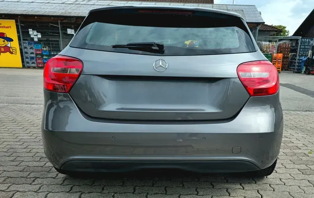 Gebraucht Mercedes A180 122 PS (89 kW) 2013 Grau Kleinwagen