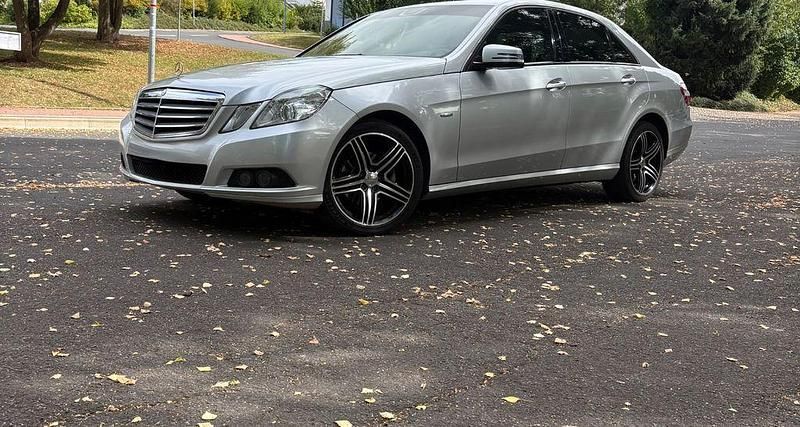 Silber Gebraucht 2010 Mercedes 200 Limousine | 7.800 € (Fairer Preis) - Bild 1/4