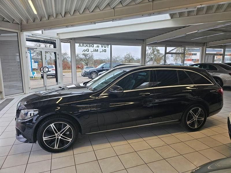 Gebraucht Mercedes C220 Avantgarde 194 PS (142 kW) 2020 Schwarz Limousine