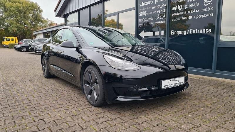 Schwarz Gebraucht 2021 Tesla Model 3 Standard Range Limousine | 20.890 € (Fairer Preis) - Bild 1/4