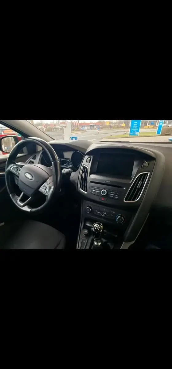 Gebraucht Ford Focus 120 PS (88 kW) 2017 Rot Kombi
