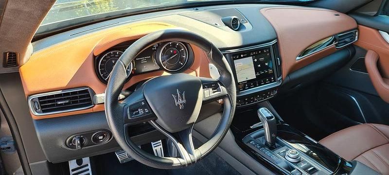 Gebraucht Maserati Levante 349 PS (256 kW) 2022 Grau SUV