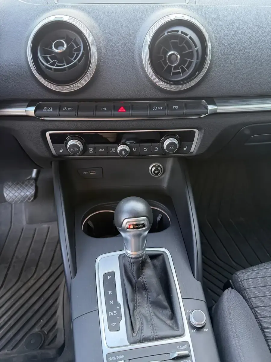 Gebraucht Audi A3 Sport 150 PS (110 kW) 2019 Blau Limousine