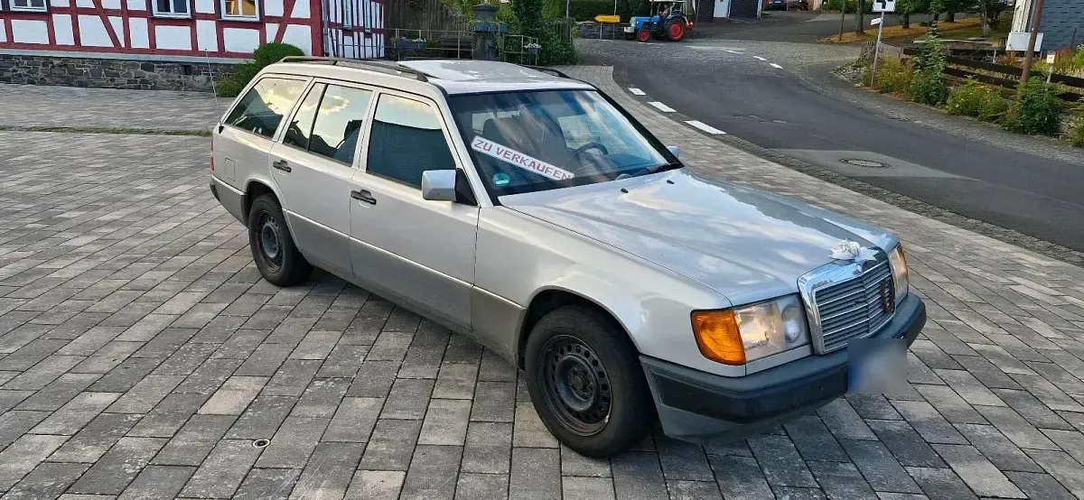 Gebraucht Mercedes 230 136 PS (100 kW) 1990 Silber Kombi