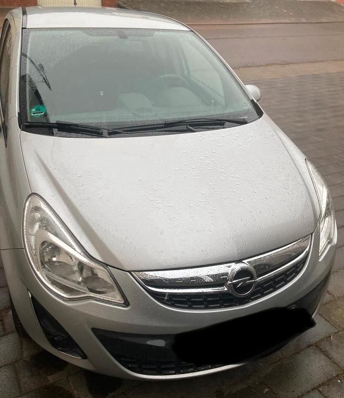 Gebraucht Opel Corsa 95 PS (69 kW) 2012 Silber Kleinwagen