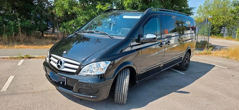 Schwarz Gebraucht 2011 Mercedes Viano Van / Kleinbus | 14.970 € - Bild 1/4