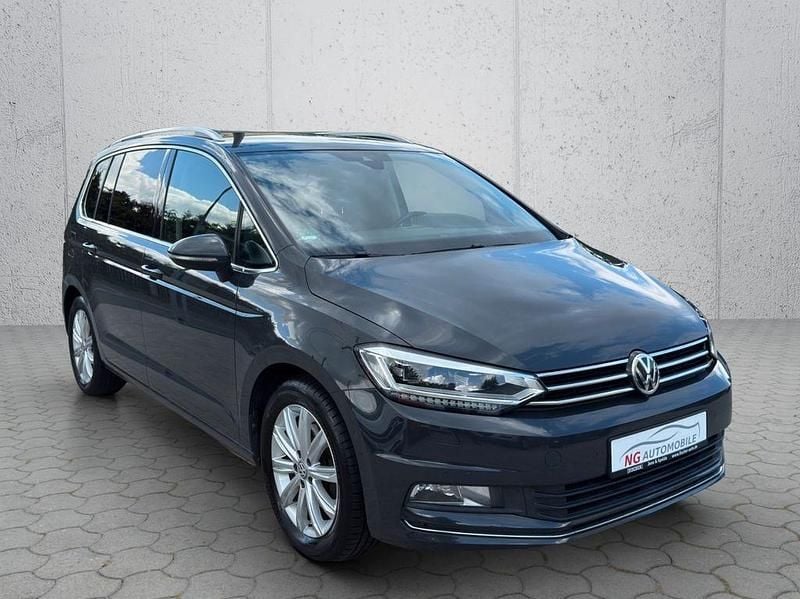 Grau Gebraucht 2016 VW Touran Highline Van / Kleinbus | 13.790 € (Fairer Preis) - Bild 1/4