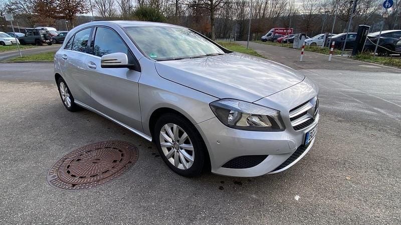 Gebraucht Mercedes A180 Style 122 PS (89 kW) 2015 Silber Limousine