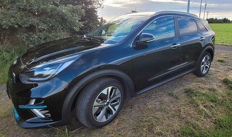 Schwarz Gebraucht 2022 Kia e-Niro Spirit SUV | 21.300 € (Superpreis) - Bild 1/4