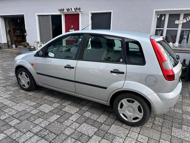 Gebraucht Ford Fiesta 2005 Silber Kleinwagen