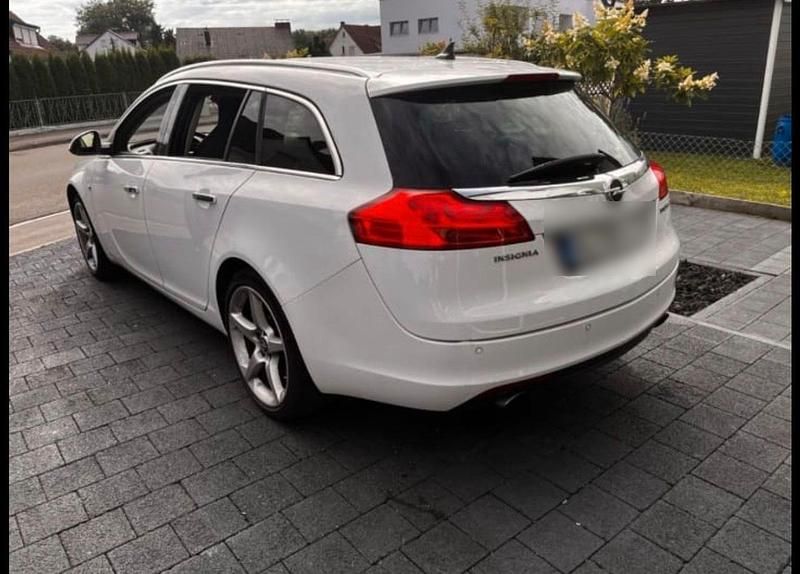 Gebraucht Opel Insignia 194 PS (142 kW) 2013 Weiß Kombi