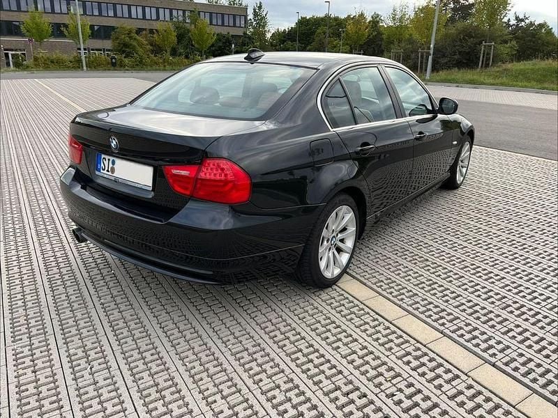 Gebraucht BMW 330 Sport Line 245 PS (180 kW) 2010 Schwarz Limousine