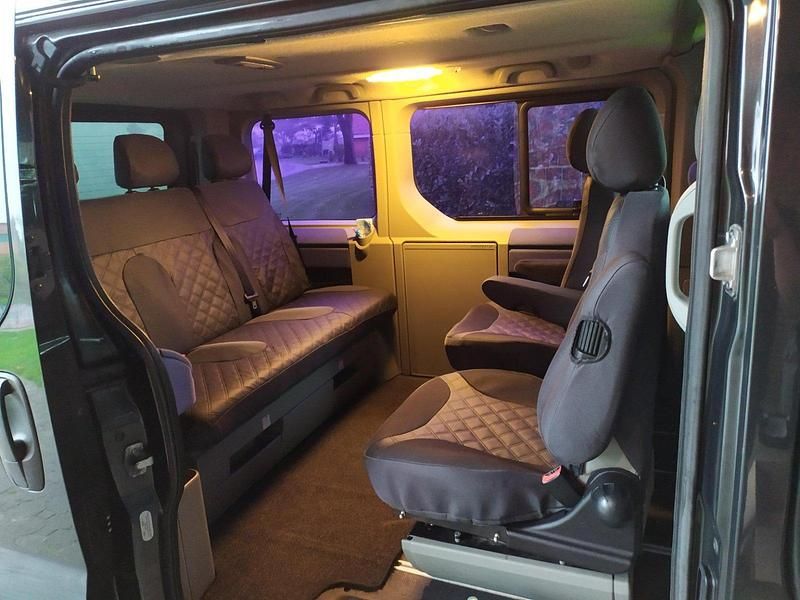 Second-hand Opel Vivaro 101 CP (74 kW) 2003 Negru Monovolum