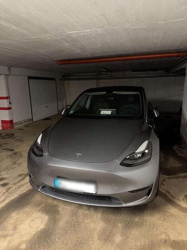 Silber Gebraucht 2023 Tesla Model Y Long Range SUV | 42.790 € (Fairer Preis) - Bild 1/4
