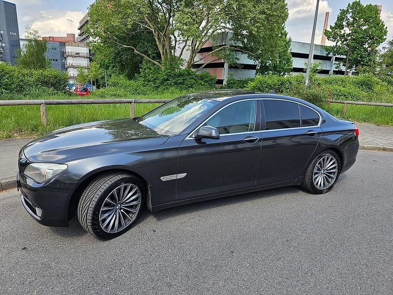Braun Gebraucht 2010 BMW 730 Limousine | 12.000 € (Fairer Preis) - Bild 1/4