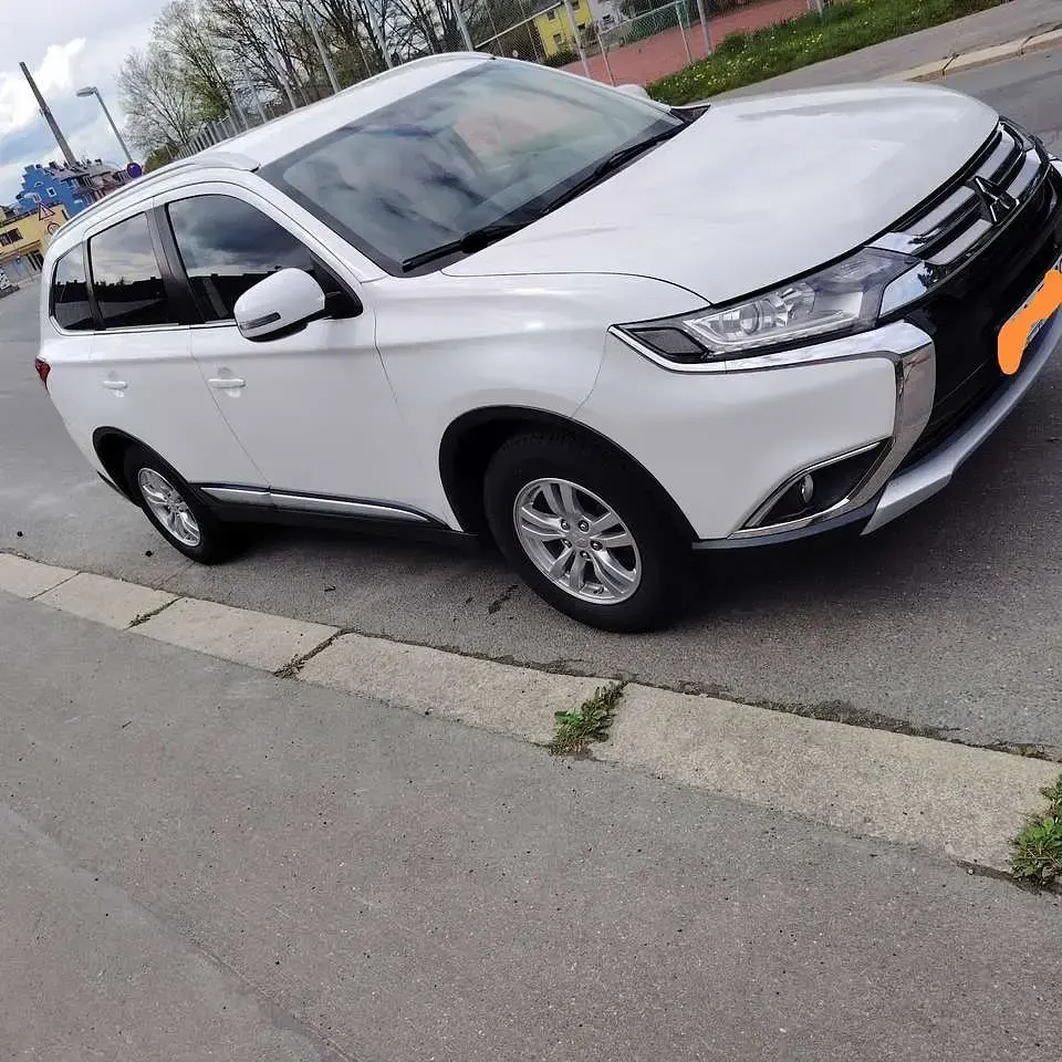 Gebraucht Mitsubishi Outlander Intense 150 PS (110 kW) 2017 Weiß SUV