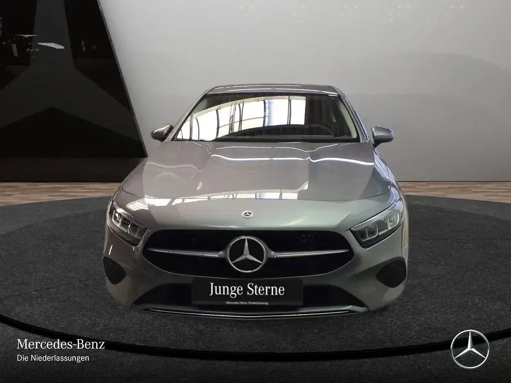 Gebraucht Mercedes A250 Progressive 163 PS (119 kW) 2025 Grau Limousine