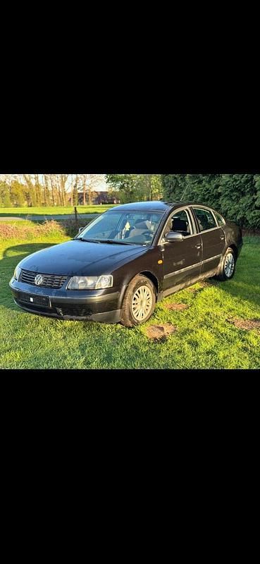 Second-hand VW Passat 125 CP (91 kW) 2000 Bej Berlinǎ