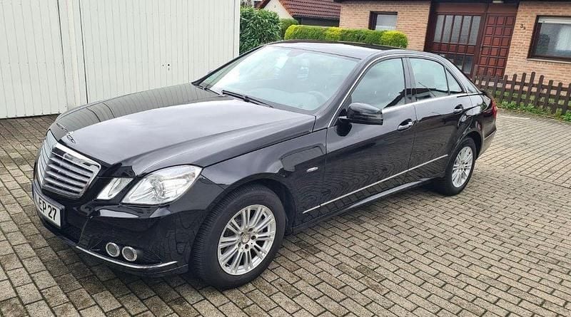 Gebraucht Mercedes E200 Elegance 184 PS (135 kW) 2009 Schwarz Limousine
