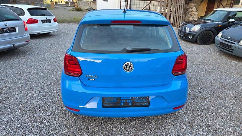 Gebraucht VW Polo 60 PS (44 kW) 2015 Blau Kleinwagen