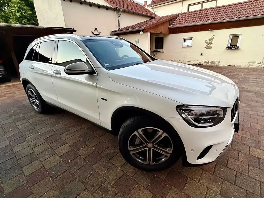 Gebraucht Mercedes GLC300e AMG line 320 PS (235 kW) 2020 Weiß SUV