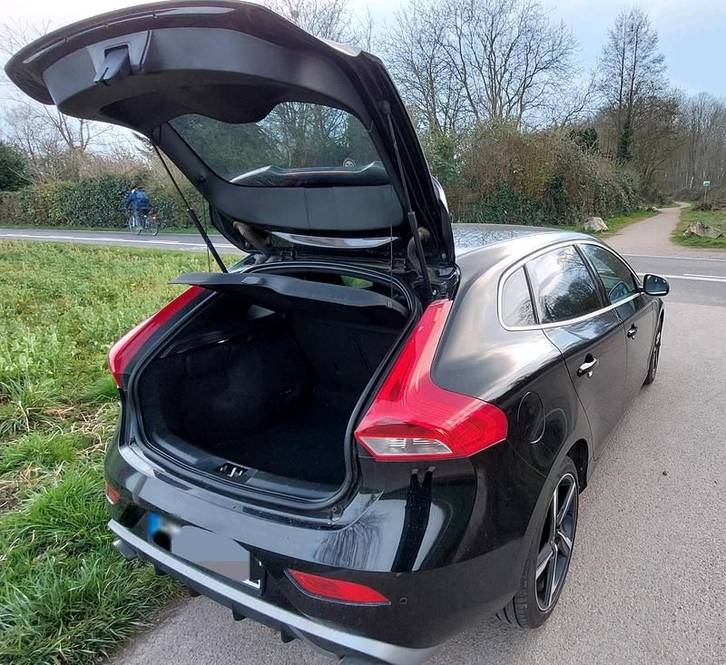 Gebraucht Volvo V40 R-Design 190 PS (139 kW) 2015 Schwarz Limousine