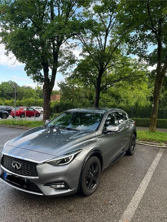 Gebraucht Infiniti Q30 122 PS (89 kW) 2016 Grau Limousine