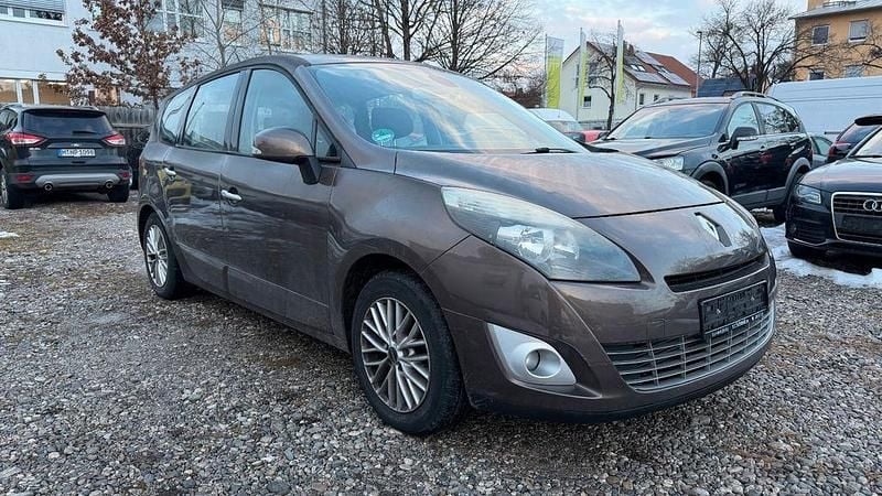 Braun Gebraucht 2010 Renault Scénic III Dynamique Van / Kleinbus | 2.600 € (Guter Preis) - Bild 1/4