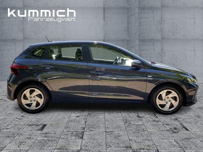 Gebraucht Hyundai i20 Select 101 PS (74 kW) 2023 Aurora grey Limousine