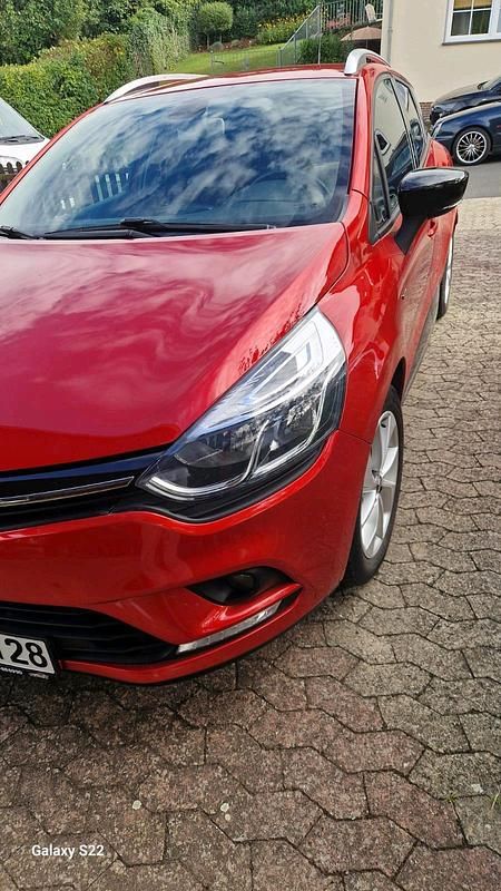 Rot Gebraucht 2018 Renault Clio GrandTour Kombi | 7.750 € (Guter Preis) - Bild 1/4