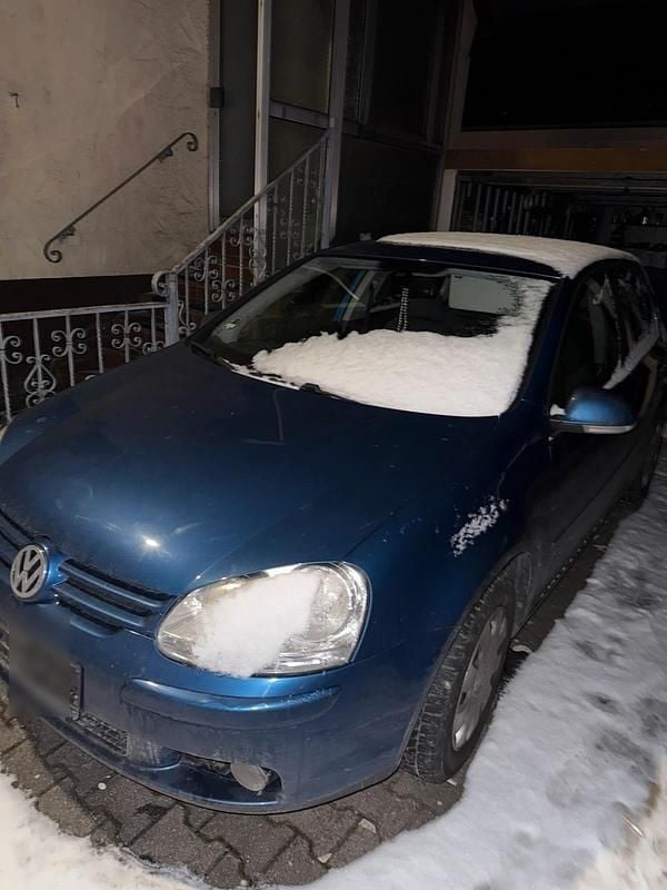 Blau Gebraucht 2006 VW Golf V Kleinwagen | 2.100 € (Guter Preis) - Bild 1/4