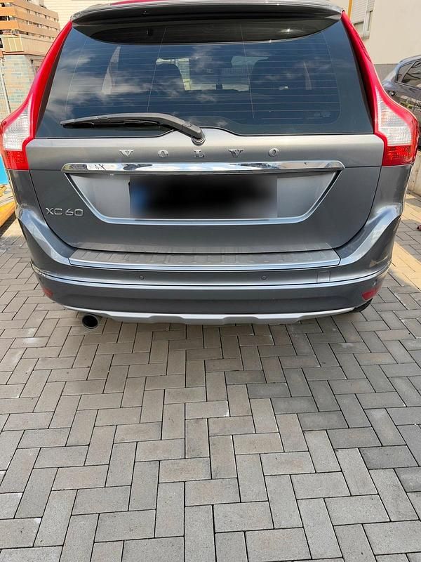 Gebraucht Volvo XC60 150 PS (110 kW) 2016 Grau SUV