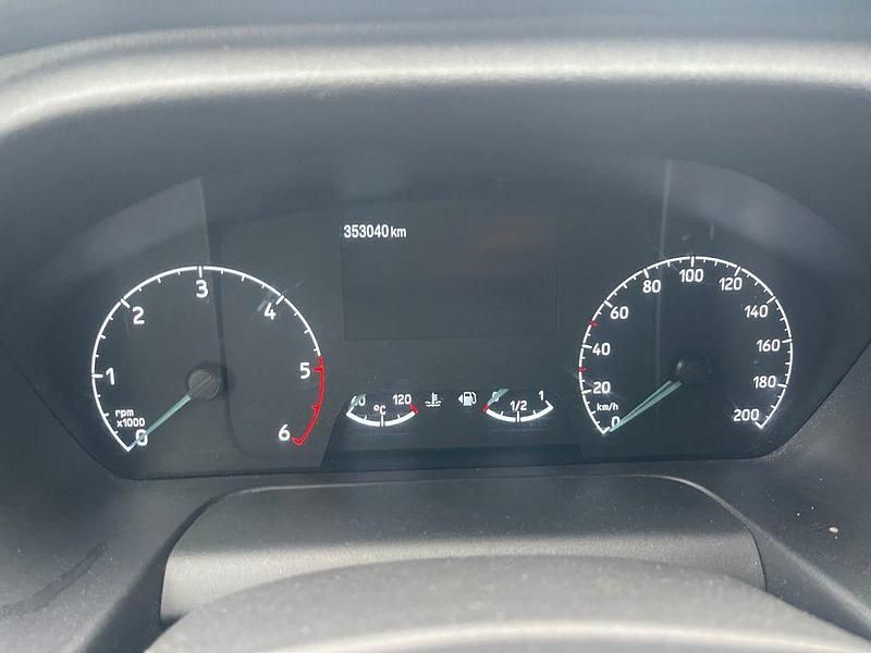 Gebraucht Ford Transit 131 PS (96 kW) 2020 Weiß Kombi