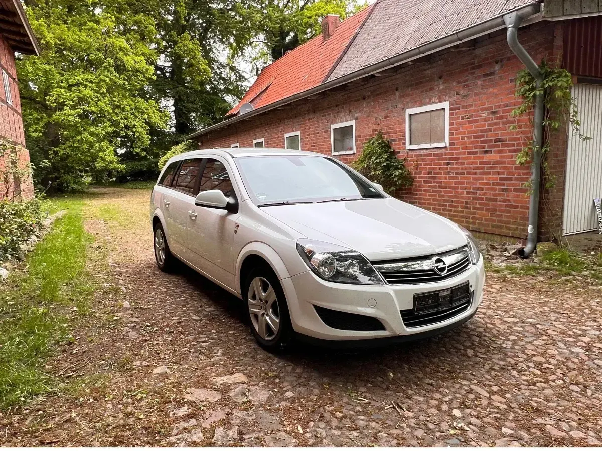 Gebraucht Opel Astra Eco 90 PS (66 kW) 2010 Weiß Kombi
