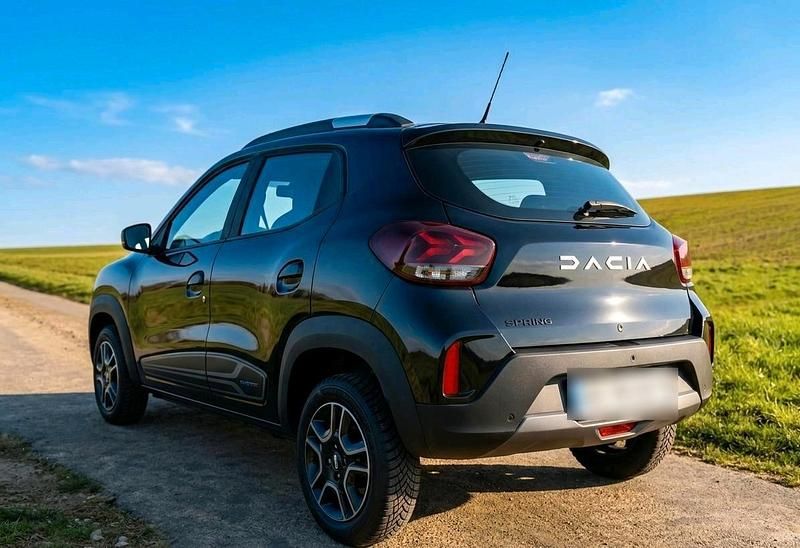 Usado Dacia Spring Essentiel 33 kW (45 CV) 2023 Negro Utilitario