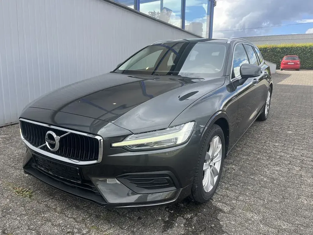 Gebraucht Volvo V60 Momentum 150 PS (110 kW) 2019 Grau Kombi