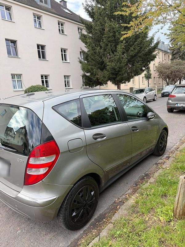 Gebraucht Mercedes A180 140 PS (102 kW) 2007 Gold Kleinwagen